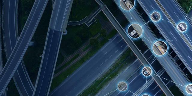 Vehículos en carretera conectados por red de inteligencia